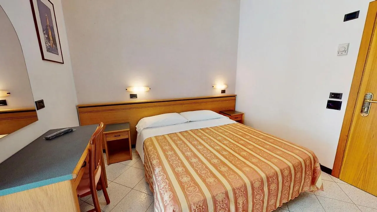 Hotel Excelsior Cervia 3*,